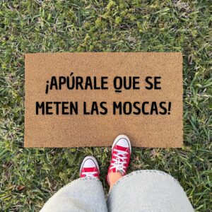 Alternative view of Apúrale Que Se Meten Las Moscas Doormat - 3 Size Options - Funny Spanish Welcome Mat for Porch or Entryway - Mexican Humor Coir Rug for Indoor Outdoor Use